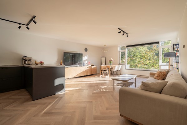 Luxe appartement met uitzicht op de Westlandgracht en prive parkeerplaats in het complex